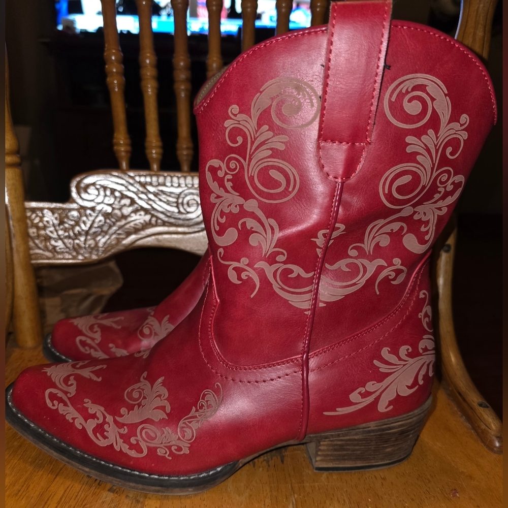 Dream Pairs Red Cowboy Womens Size 10 Boot Mid Calf